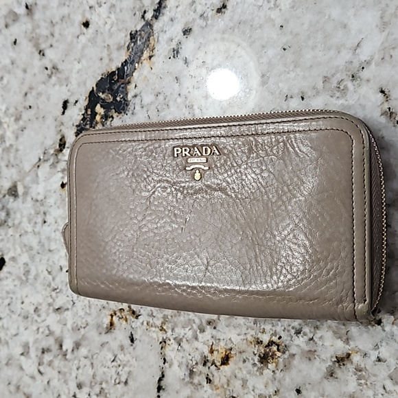 Authentic Prada wallet. - Picture 3 of 16
